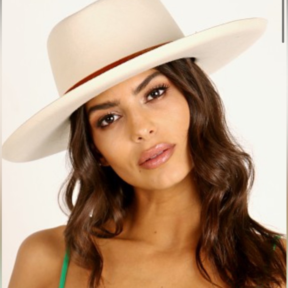 Val lack of color hat